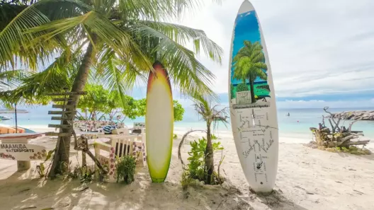 The Dhivehi Surf League: Watch Maldivian Surfers Compete on World-Class Reef Breaks - foto № 13